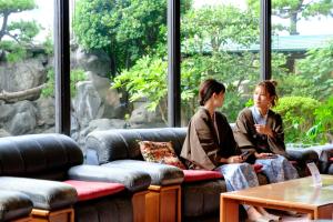 A seating area at Fuyo Bekkan