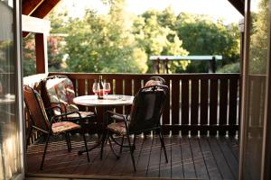 a patio with a table and chairs on a deck at Ferienhaus Gleissbuck in Schönbronn