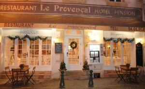 Restaurace v ubytování Hôtel Restaurant Le Provençal