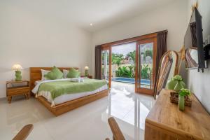 Ένα ή περισσότερα κρεβάτια σε δωμάτιο στο New Stylish Villa with Private Pool - Just a minutes to best Bali Beaches