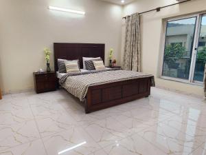 Postel nebo postele na pokoji v ubytování Haven Lodge, 3BR Entire Portion in Bahria Enclave Islamabad