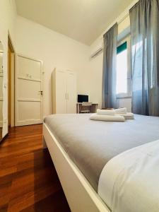 A bed or beds in a room at Castelnuovo Rooms #Politeama