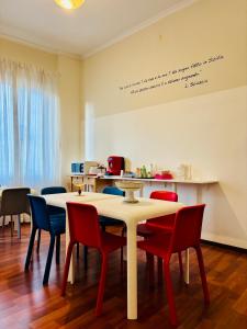 A restaurant or other place to eat at Castelnuovo Rooms #Politeama