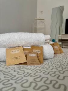 A bed or beds in a room at Castelnuovo Rooms #Politeama
