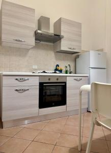A kitchen or kitchenette at Castelnuovo Rooms #Politeama