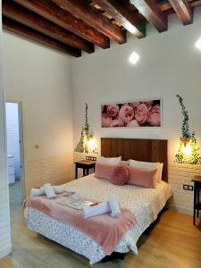 a bedroom with a large bed with pink pillows at Apartamento Loft Puerto de Gades in Cádiz +23 photos