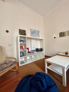 A kitchen or kitchenette at Castelnuovo Rooms #Politeama