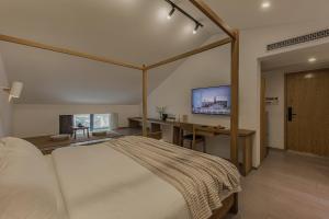 TV a/nebo společenská místnost v ubytování T innn - West Lake - Yueshang Yunshe Homestay - Hangzhou Taiziwan Park Branch