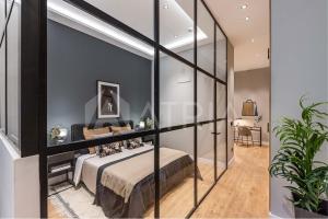 Giường trong phòng chung tại Designer Apartment 3