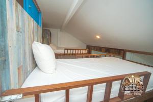 Postel nebo postele na pokoji v ubytování Parlor Hotel