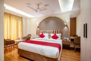 Postel nebo postele na pokoji v ubytování Hotel AVAAS - Faiz Road Karol Bagh