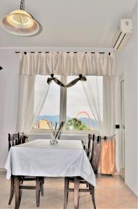 a dining room with a table and a window at Giuly's home vicino Inalpi Arena-Università Eco-ATP Finals - Stadio in Turin