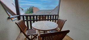 a table and chairs on the balcony of a house at Le Coin Zen - Parking, Borne VE et Fibre in Bergheim
