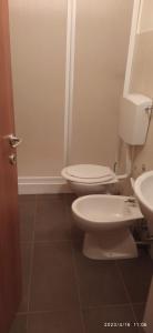 A bathroom at LA TANA DEL CINGHIALE
