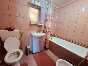 Et badeværelse på Ciumarna Holiday House