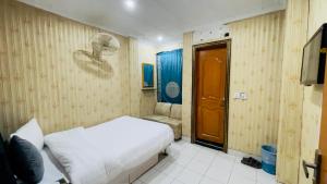 Postel nebo postele na pokoji v ubytování Hotel New Mid City Multan