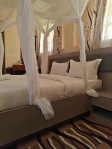 Postel nebo postele na pokoji v ubytování Roza Guest House