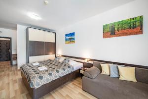 A bed or beds in a room at Bešeňová Apartmán Korzár
