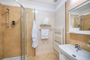 A bathroom at Bešeňová Apartmán Korzár