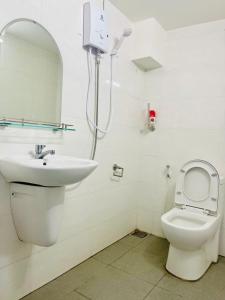 Koupelna v ubytování Phú Gia Hotel 99 Đường D1, KDC Him Lam, Tân Hưng, Quận7