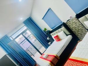 TV a/nebo společenská místnost v ubytování Phú Gia Hotel 99 Đường D1, KDC Him Lam, Tân Hưng, Quận7