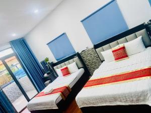 Postel nebo postele na pokoji v ubytování Phú Gia Hotel 99 Đường D1, KDC Him Lam, Tân Hưng, Quận7