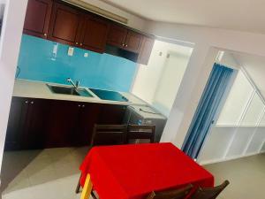 Kuchyň nebo kuchyňský kout v ubytování Phú Gia Hotel 99 Đường D1, KDC Him Lam, Tân Hưng, Quận7