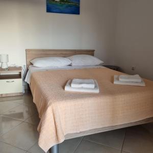 Postel nebo postele na pokoji v ubytování Apartments Luka