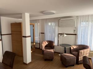 Posezení v ubytování Hotel Schöne Aussicht
