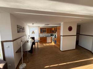 Kuchyň nebo kuchyňský kout v ubytování Hotel Schöne Aussicht