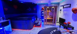 a room with a blue room with a refrigerator at spa privatif Dydy's love saint amand les eaux in Lecelles