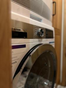 a microwave oven sitting on top of a washing machine at V A z A T A apartment in Ruse