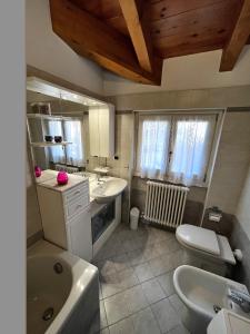 Koupelna v ubytování Dream Balcony on Lake Como + 26 fotografií