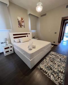 Postel nebo postele na pokoji v ubytování Luxury villa in gouna