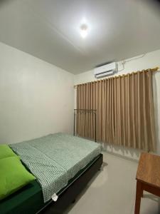 Ένα ή περισσότερα κρεβάτια σε δωμάτιο στο Tenang Home