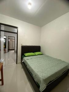 Ένα ή περισσότερα κρεβάτια σε δωμάτιο στο Tenang Home