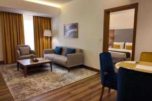 Χώρος καθιστικού στο Golden Tulip Muscat