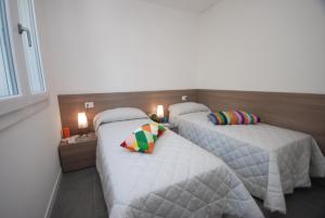 A bed or beds in a room at Residenza Due Perle