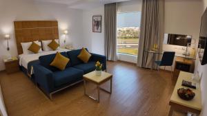 Χώρος καθιστικού στο Golden Tulip Muscat