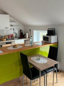 Kuchyň nebo kuchyňský kout v ubytování Schönes Apartment in Oldenburg-Osternburg