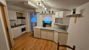 Cucina o angolo cottura di Haus Enzian Apartments