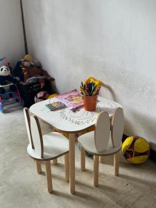 Pouso Sabiá Suítes的休息区
