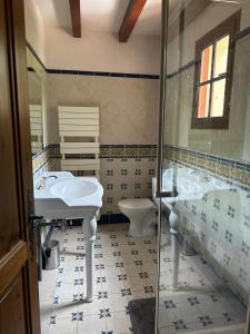 Ein Badezimmer in der Unterkunft Propriété de charme avec vue panoramique