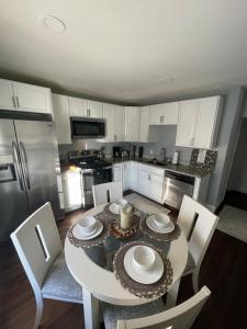 Gallery image of Mi casa es su casa! Sunny,spacious 3BR in Leicester +8 photos