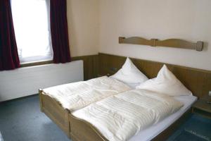 Postel nebo postele na pokoji v ubytování Hotel Schöne Aussicht