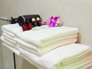 a bunch of towels sitting on top of a rack at CHERN Matara in Badahelagoda +48 photos