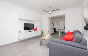 Fotografie z fotogalerie ubytování Cozy Home In Podbablje Gornje With Wifi v destinaci Zmijavci