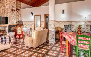 Posedenie v ubytovaní Beautiful Home In Alcolea Del Rio