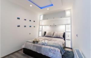 Posteľ alebo postele v izbe v ubytovaní 1 Bedroom Cozy Apartment In Bakar