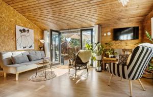 Χώρος καθιστικού στο 2 Bedroom Nice Home In Løgstør